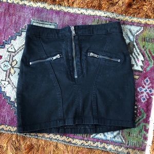 mini skirt w zipper detail